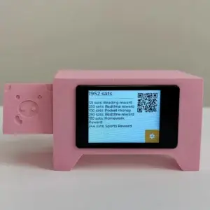 Lichtroze Lightning Piggy bitcoin spaarpot met sats-saldo en QR-code op het display