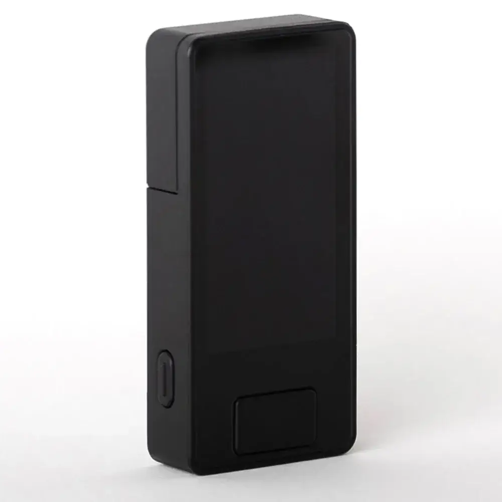 Bitcoin Merchandise - https://www.bitcoinstuffstore.com blockstream jade plus black zijkant met usb-c aansluiting en behuizing