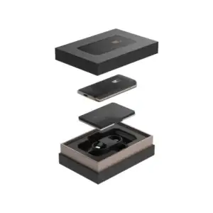 Foundation Passport Prime Black Verpackung mit Gerät und Inhalt der Schachtel