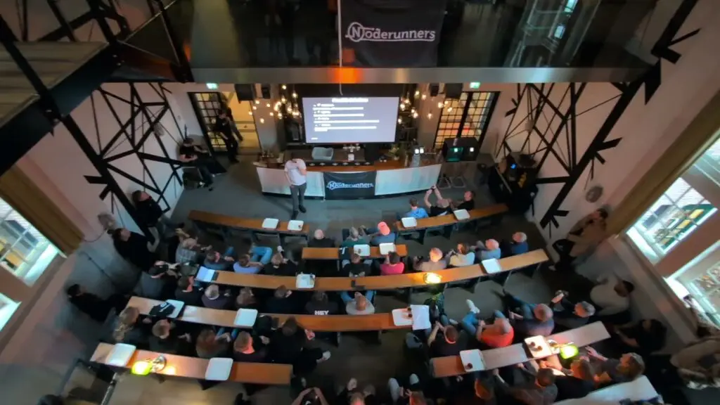 Bitcoin-Waren - https://www.bitcoinstuffstore.com Bitcoin-Konferenz in Arnheim: Hauptbühne der Noderunners Conference